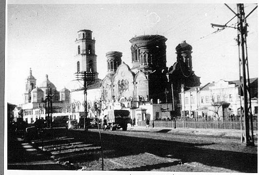 вид на покровскую и преображенскую церковь в 1942 году.